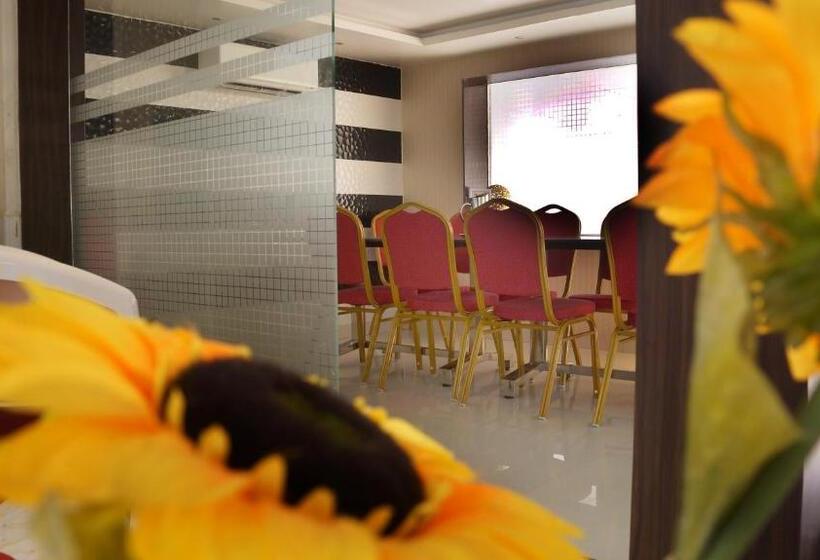 Hotel Kani Residency