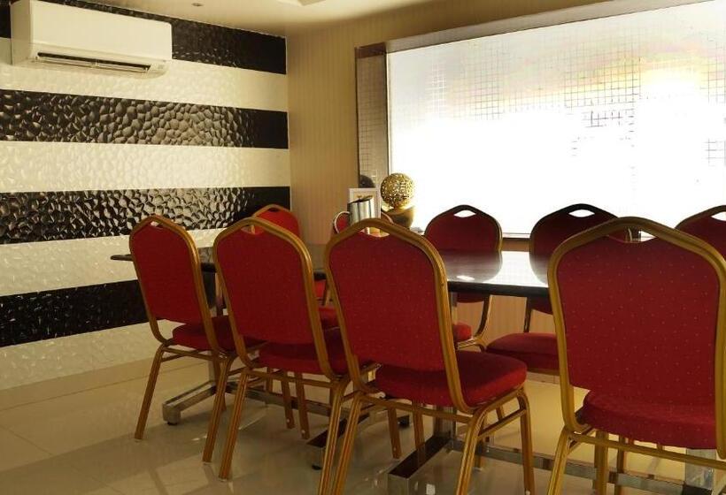 Hotel Kani Residency