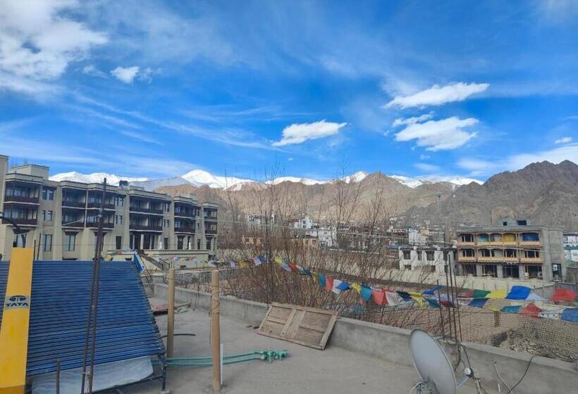호텔 Lonchay Residency, Leh