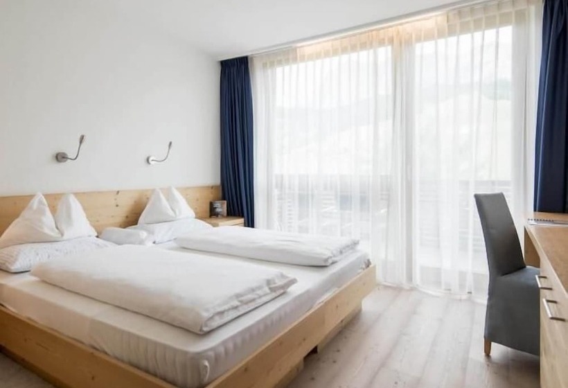 Alpine Hotel Ciasa Lara