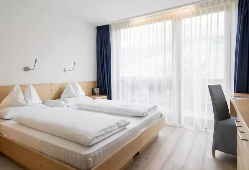 Alpine Hotel Ciasa Lara