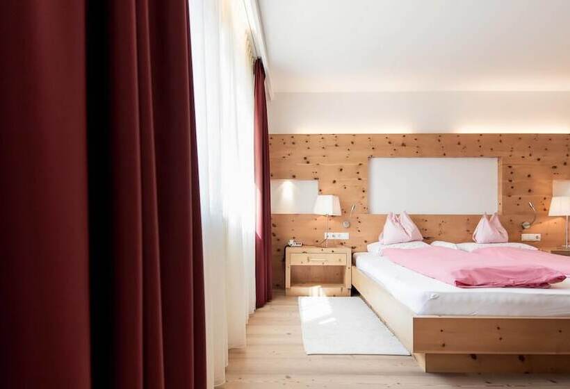 Alpine Hotel Ciasa Lara