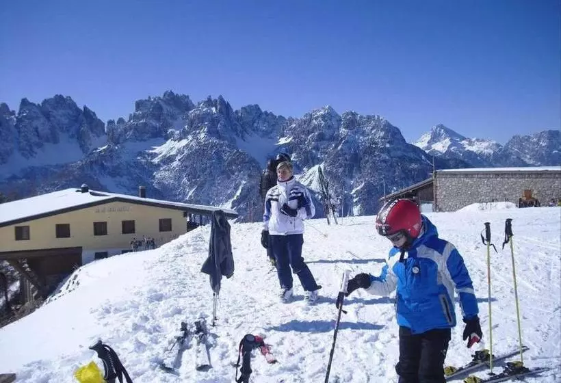 Hotelli Albergo Meuble Tarandan