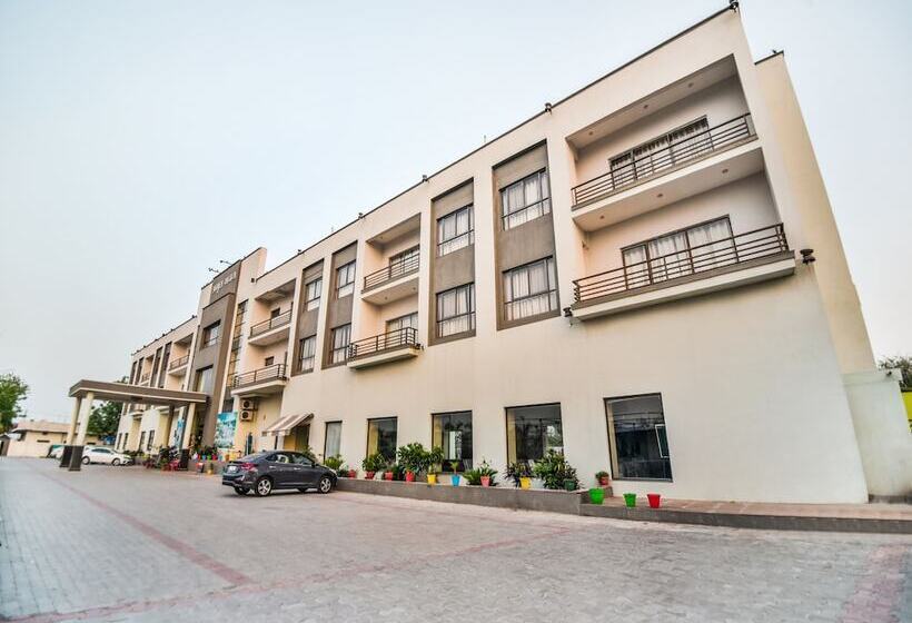 酒店 Amrit Manthan