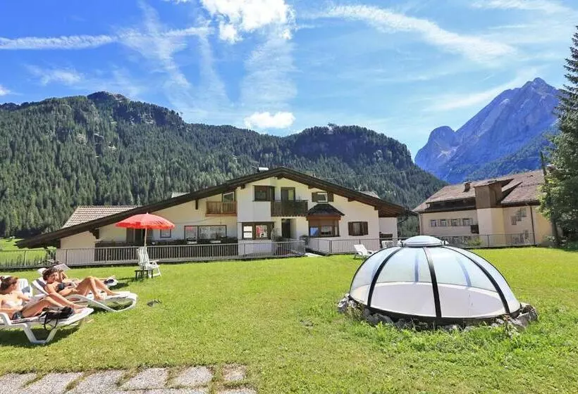 Hotelli Appartamenti Arnica