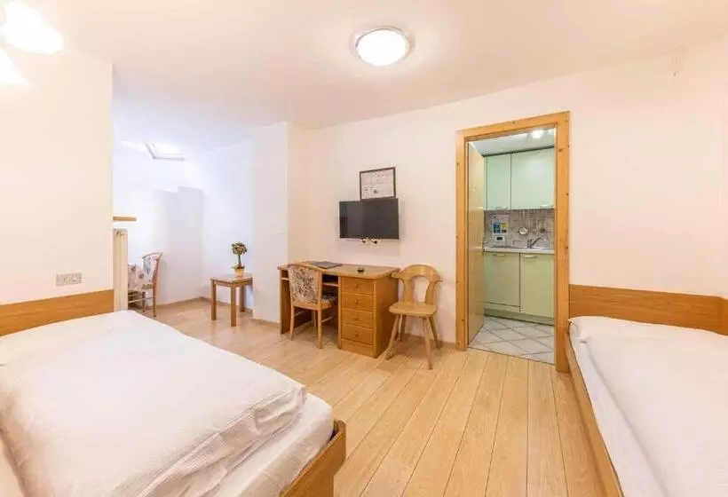 Hotelli Appartamenti Arnica