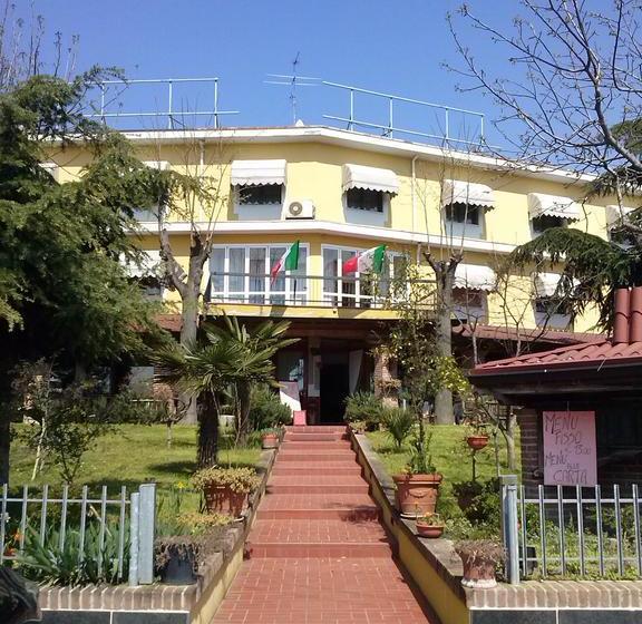 בית מלון כפרי Due Fontane