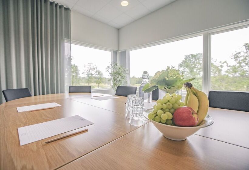 Отель Sand Golf Club