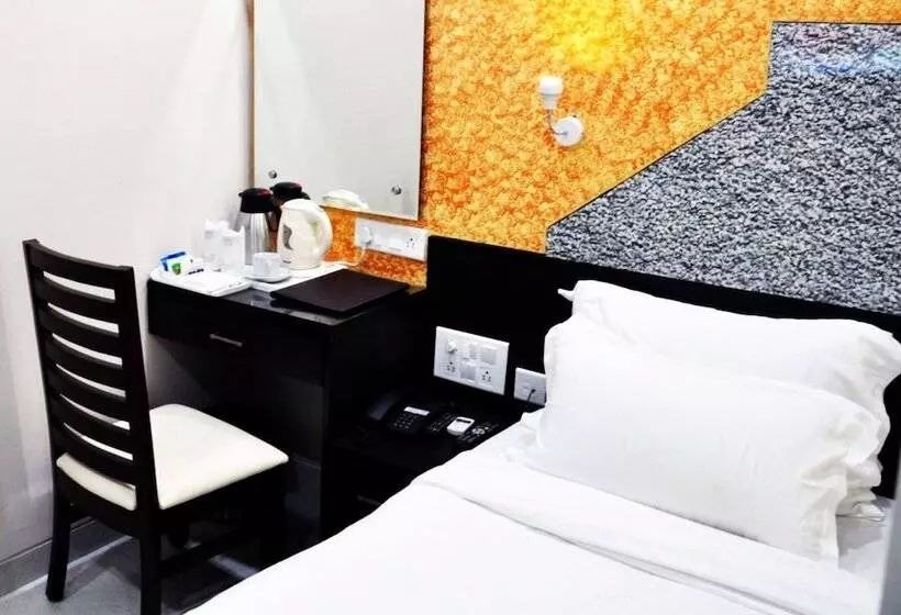 هتل Savera A Business Luxury