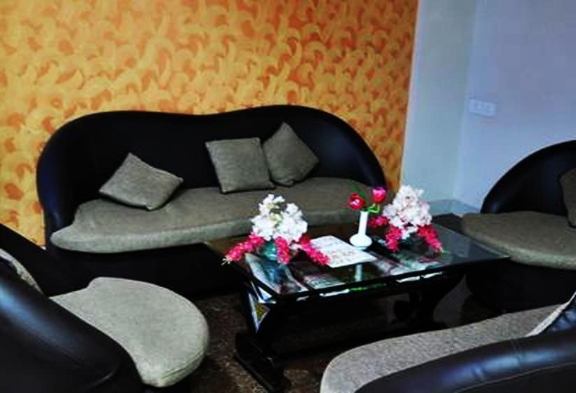 호텔 Savera A Business Luxury