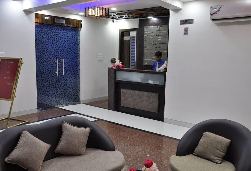 호텔 Savera A Business Luxury