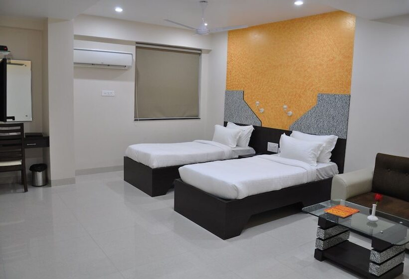 호텔 Savera A Business Luxury