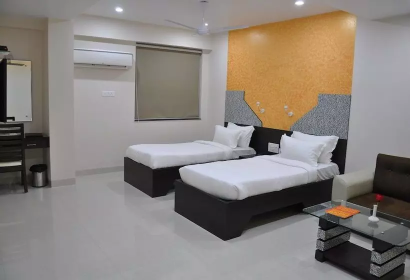 هتل Savera A Business Luxury