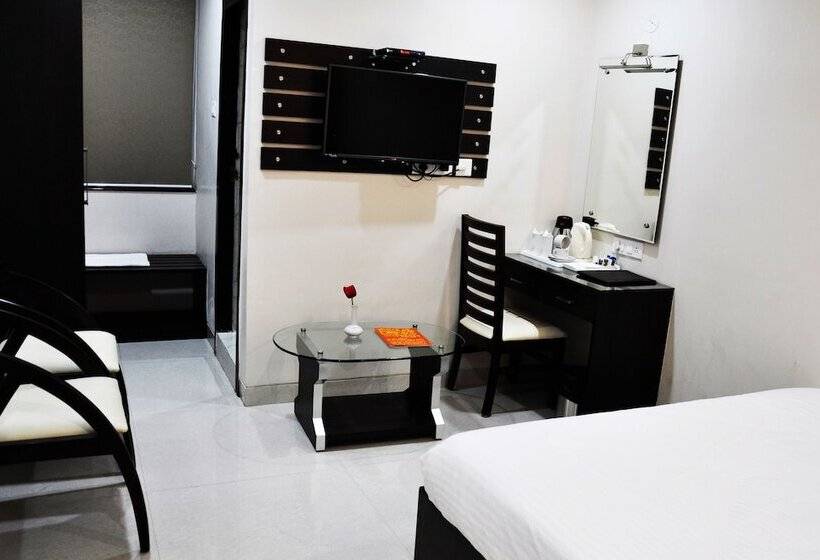 호텔 Savera A Business Luxury