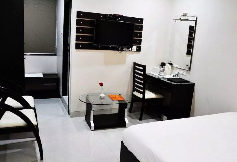 هتل Savera A Business Luxury