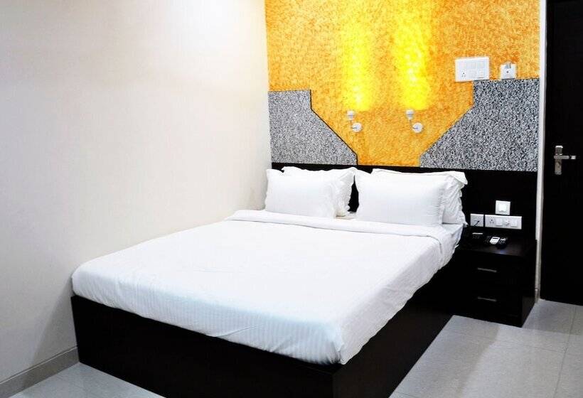 호텔 Savera A Business Luxury