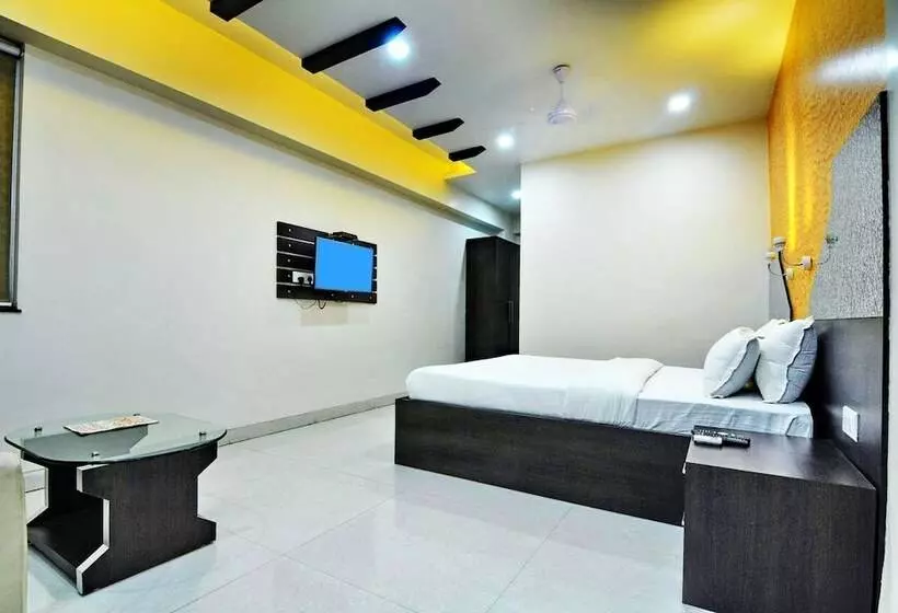 هتل Savera A Business Luxury