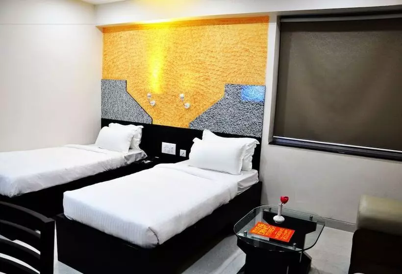 هتل Savera A Business Luxury