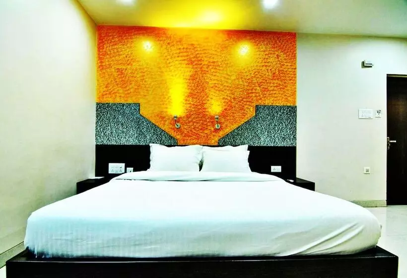هتل Savera A Business Luxury