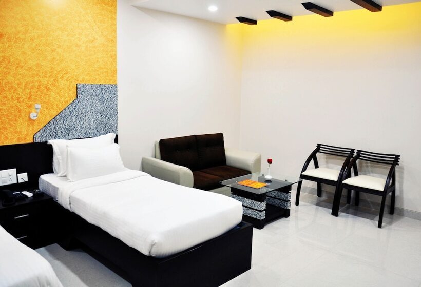 호텔 Savera A Business Luxury