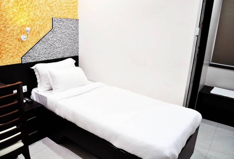 호텔 Savera A Business Luxury