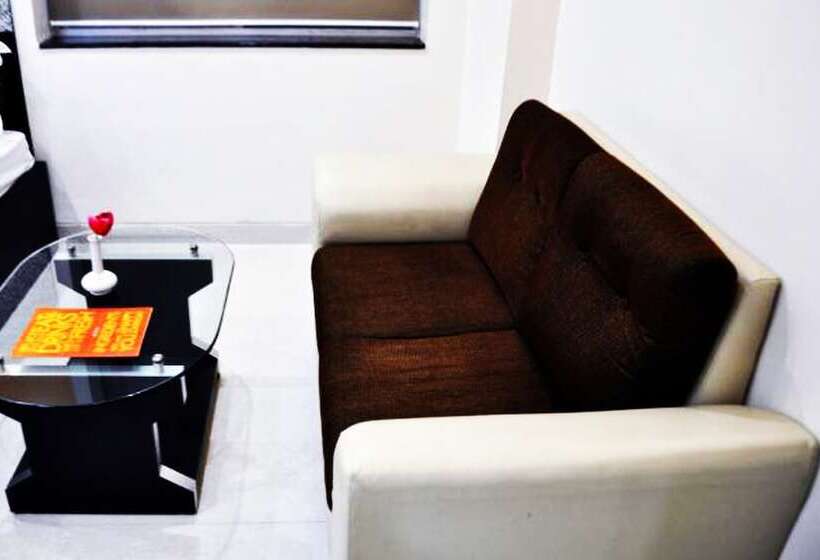 호텔 Savera A Business Luxury