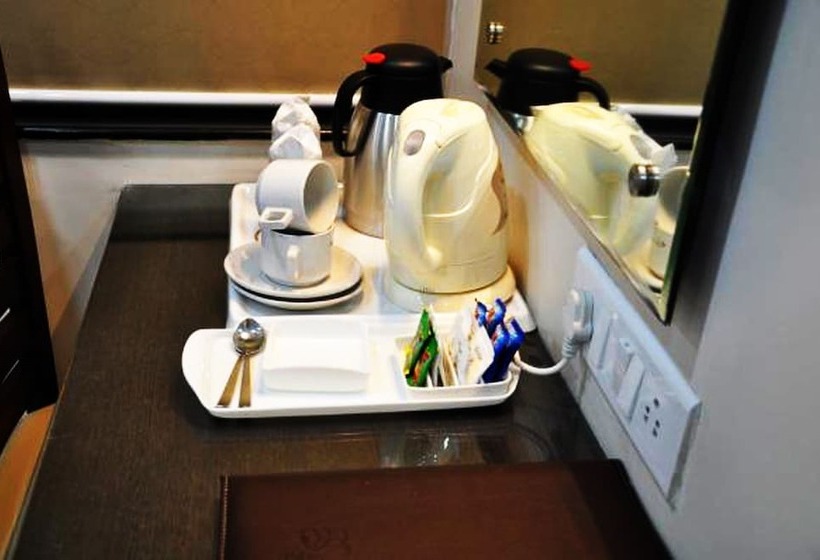 호텔 Savera A Business Luxury