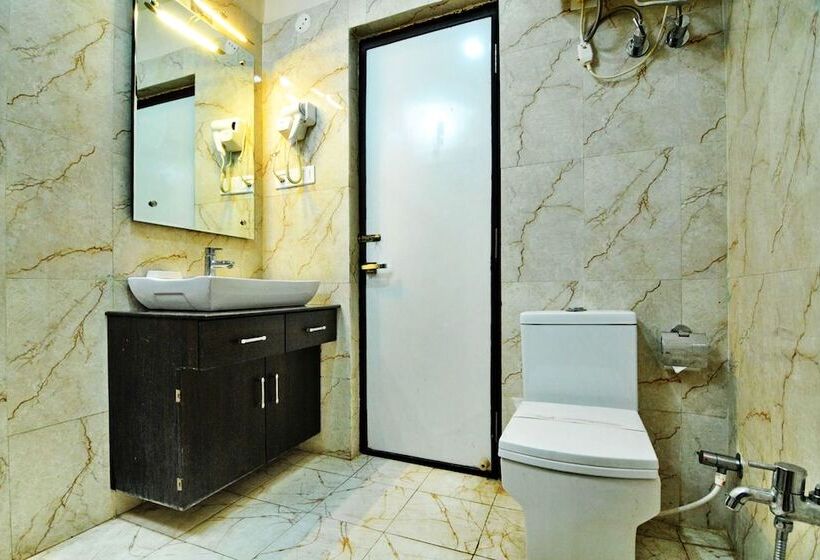 호텔 Savera A Business Luxury