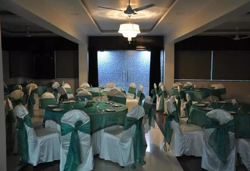 هتل Savera A Business Luxury