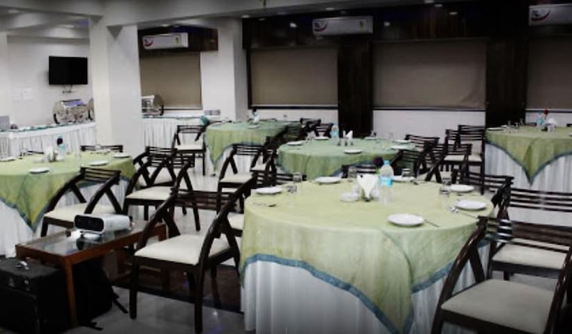 호텔 Savera A Business Luxury