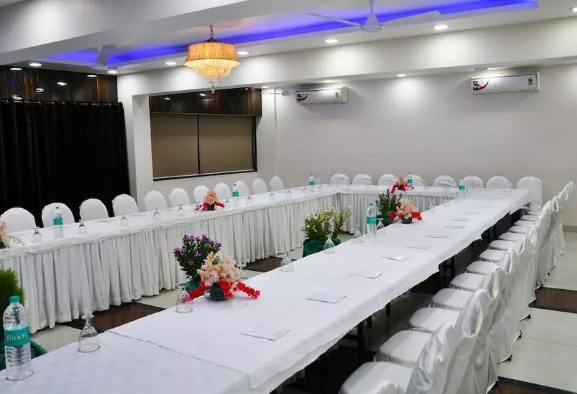 هتل Savera A Business Luxury