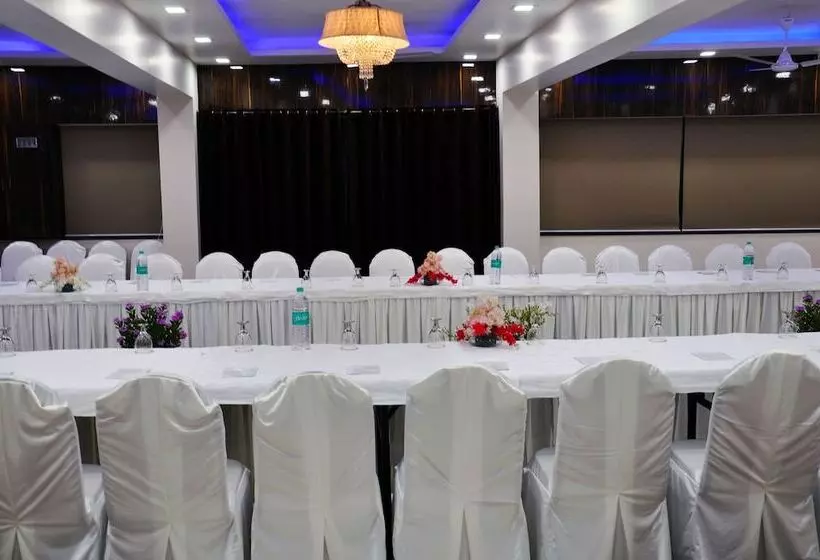 هتل Savera A Business Luxury