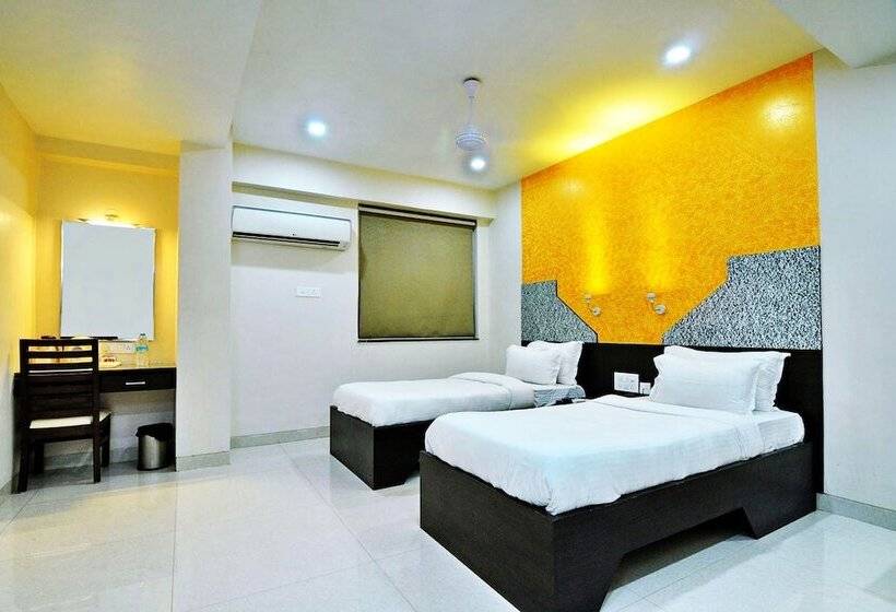 호텔 Savera A Business Luxury