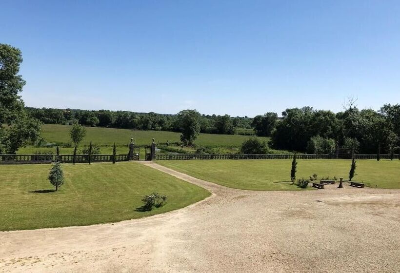 مبيت وإفطار Château De Panloy