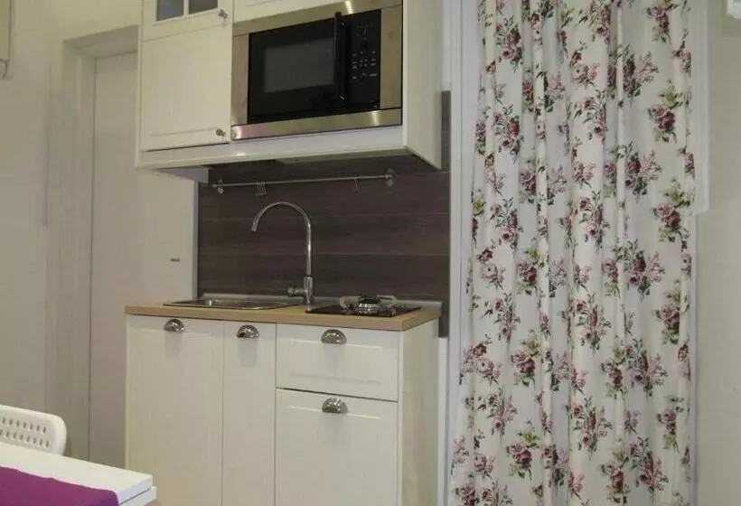 تختخواب و صبحانه La Voce Del Violino