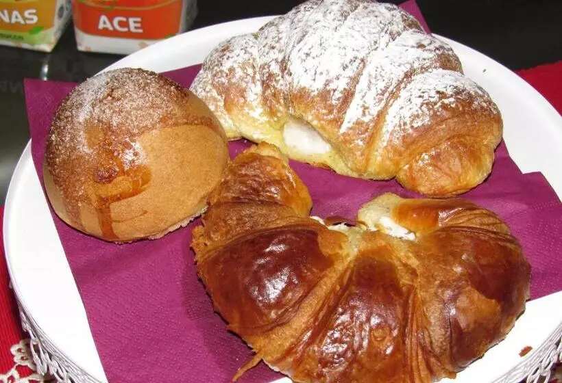 تختخواب و صبحانه La Voce Del Violino