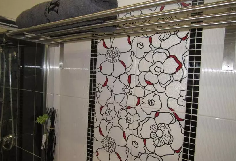 تختخواب و صبحانه La Voce Del Violino