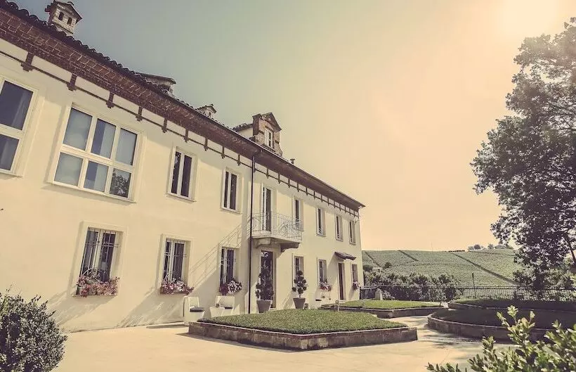 تختخواب و صبحانه Langhe Country House