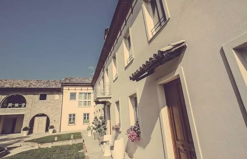 تختخواب و صبحانه Langhe Country House