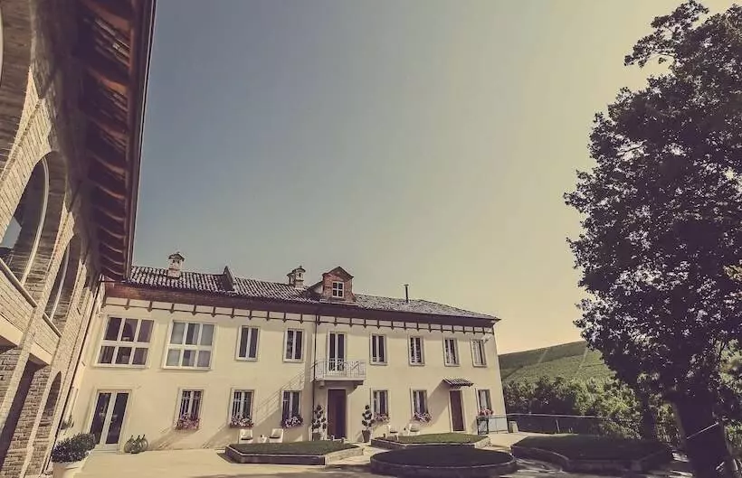 تختخواب و صبحانه Langhe Country House