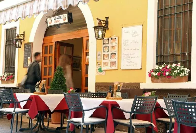 Hotelli Albergo Dal Baffo