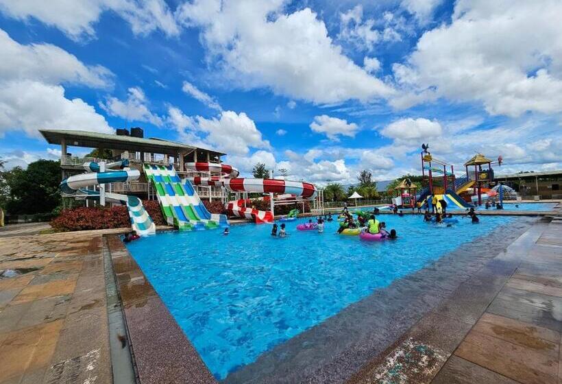 Uva Meridian Bay Resort & Spa