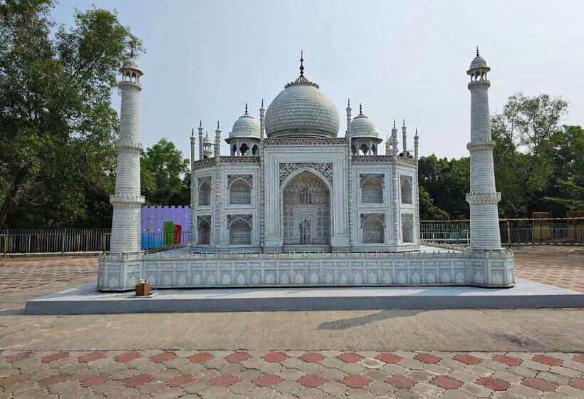 Uva Meridian Bay Resort & Spa