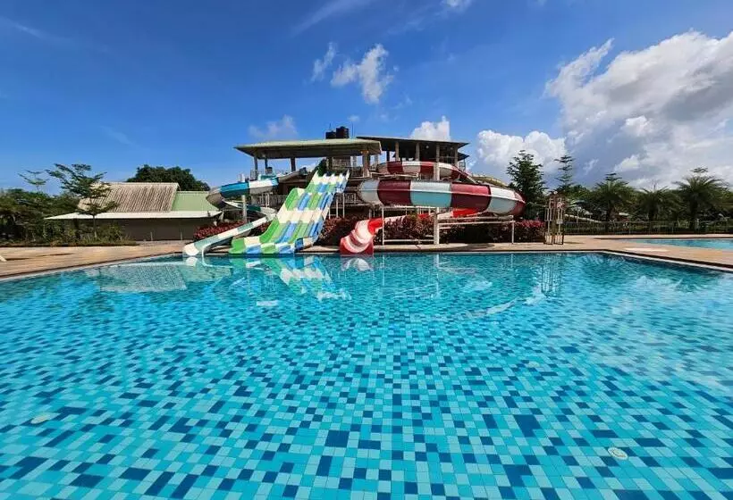 Uva Meridian Bay Resort & Spa