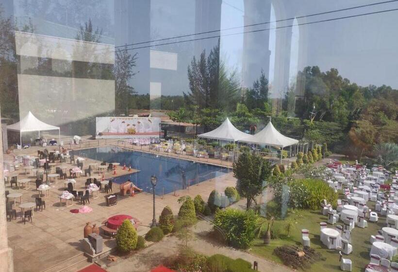 Uva Meridian Bay Resort & Spa