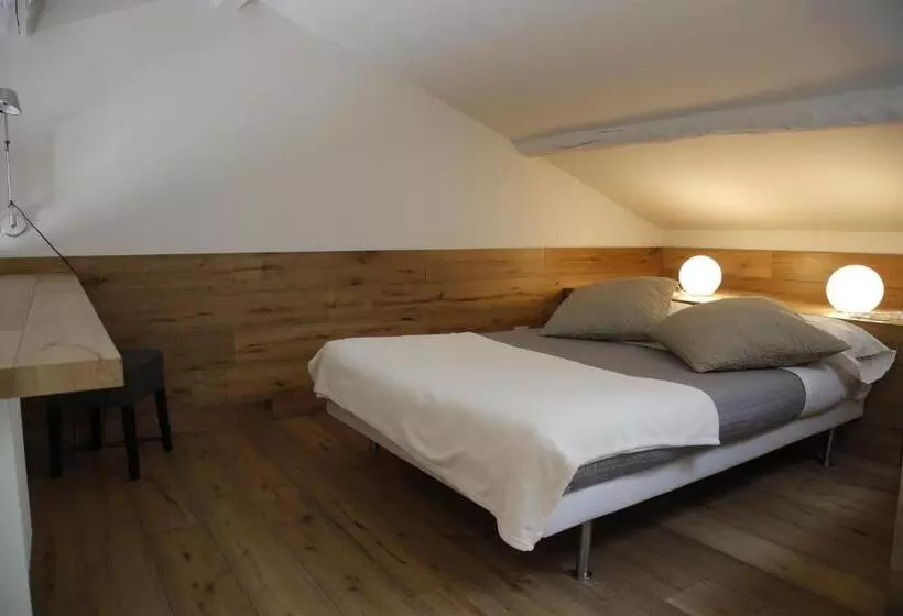 Aamiaismajoitus (B&B) 32 Bnb Camerecaffè