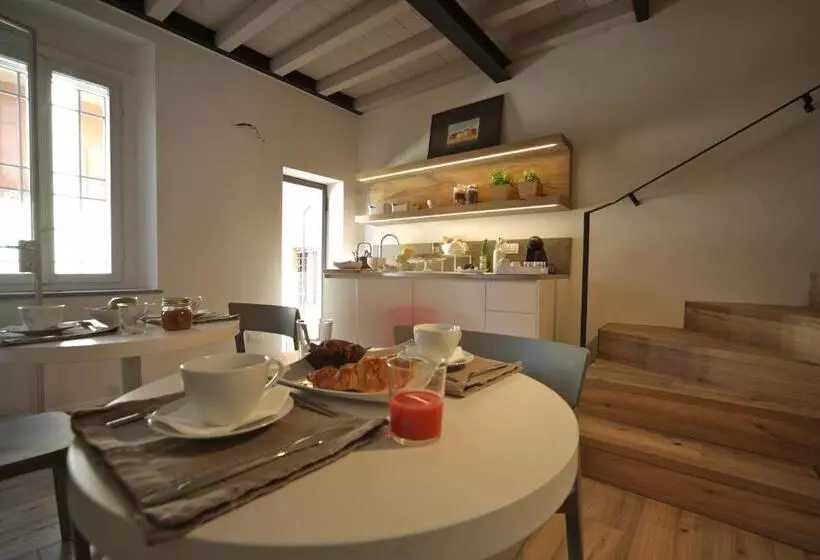 Aamiaismajoitus (B&B) 32 Bnb Camerecaffè