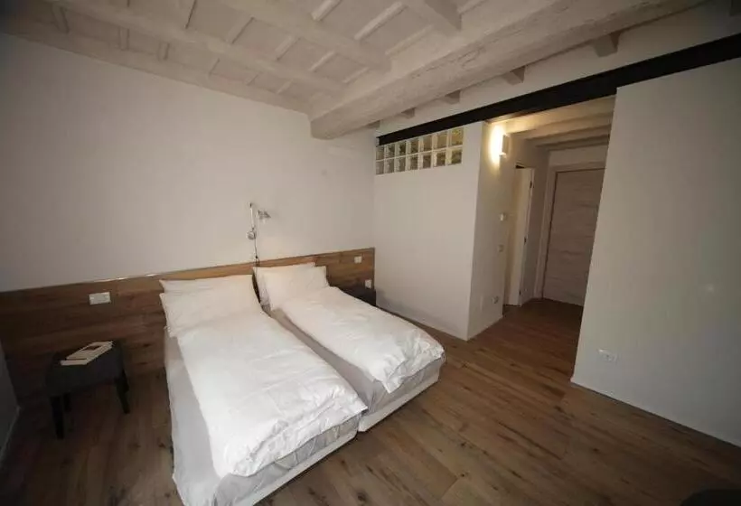 Aamiaismajoitus (B&B) 32 Bnb Camerecaffè