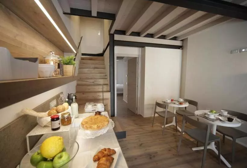 Aamiaismajoitus (B&B) 32 Bnb Camerecaffè