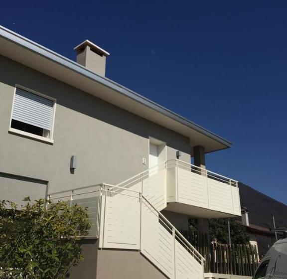 مبيت وإفطار Flyingaway